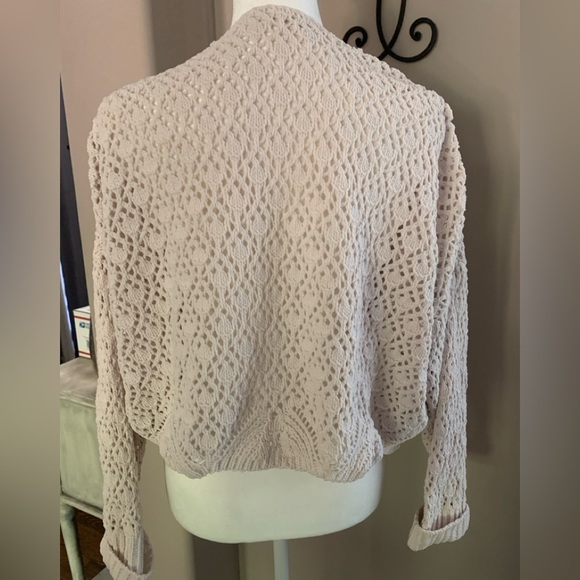 Elegant Small Cream Open-Knit Sweater - Picture 2 of 3
